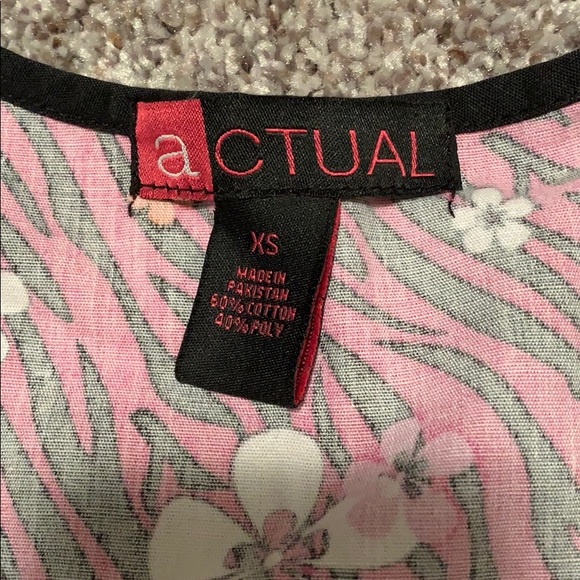 Scrub Top - Picture 2 of 3